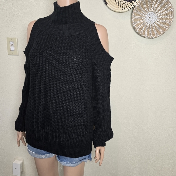 Lulu’s Womens sweater Large Medium Black Knit Cold Shoulder Turtleneck Slouchy - Picture 9 of 11